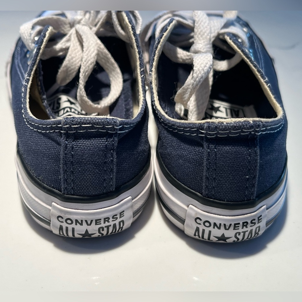 Kids navy converse all star. Size 11.  In good condition. - Picture 3 of 8